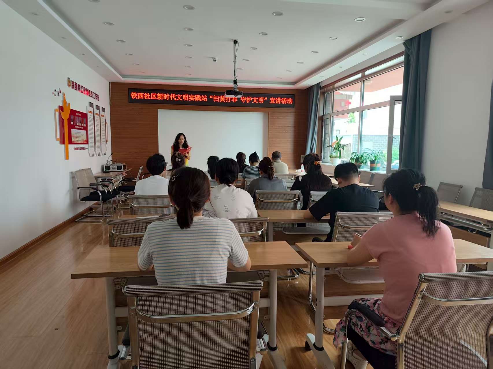 黑龙江省牡丹江市绥芬河市绥芬河镇铁西社区关工委开展“扫黄打非 守护文明”主题活动