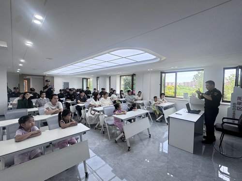 黑龙江省牡丹江市阳明区前进街道关工委开展“青春自护 平安暑期”安全教育主题宣讲活动