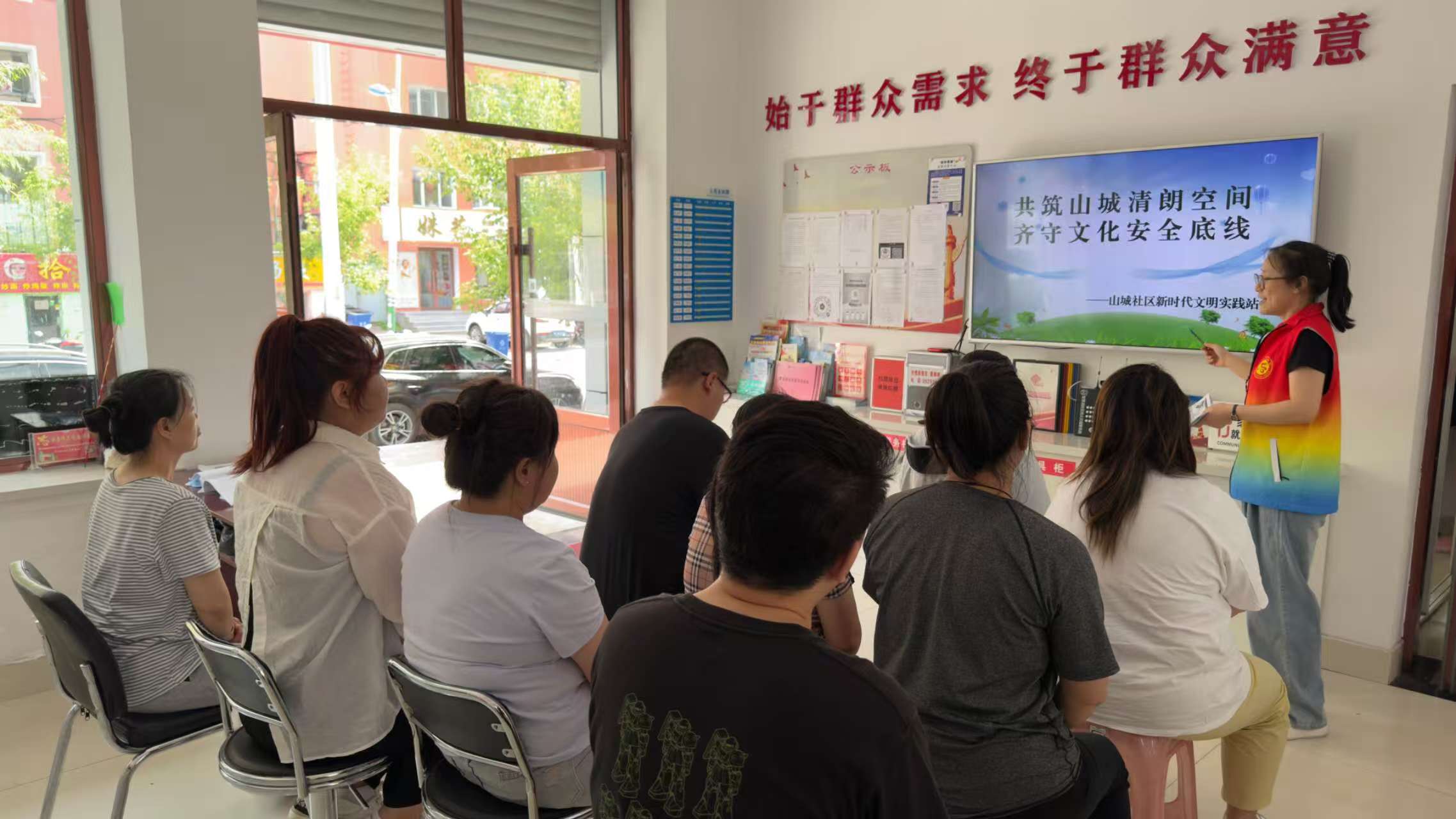 黑龙江省牡丹江市绥芬河市绥芬河镇关工委联合山城社区新时代文明实践站开展“共筑山城清朗空间 齐守文化安全底线”主题宣传活动