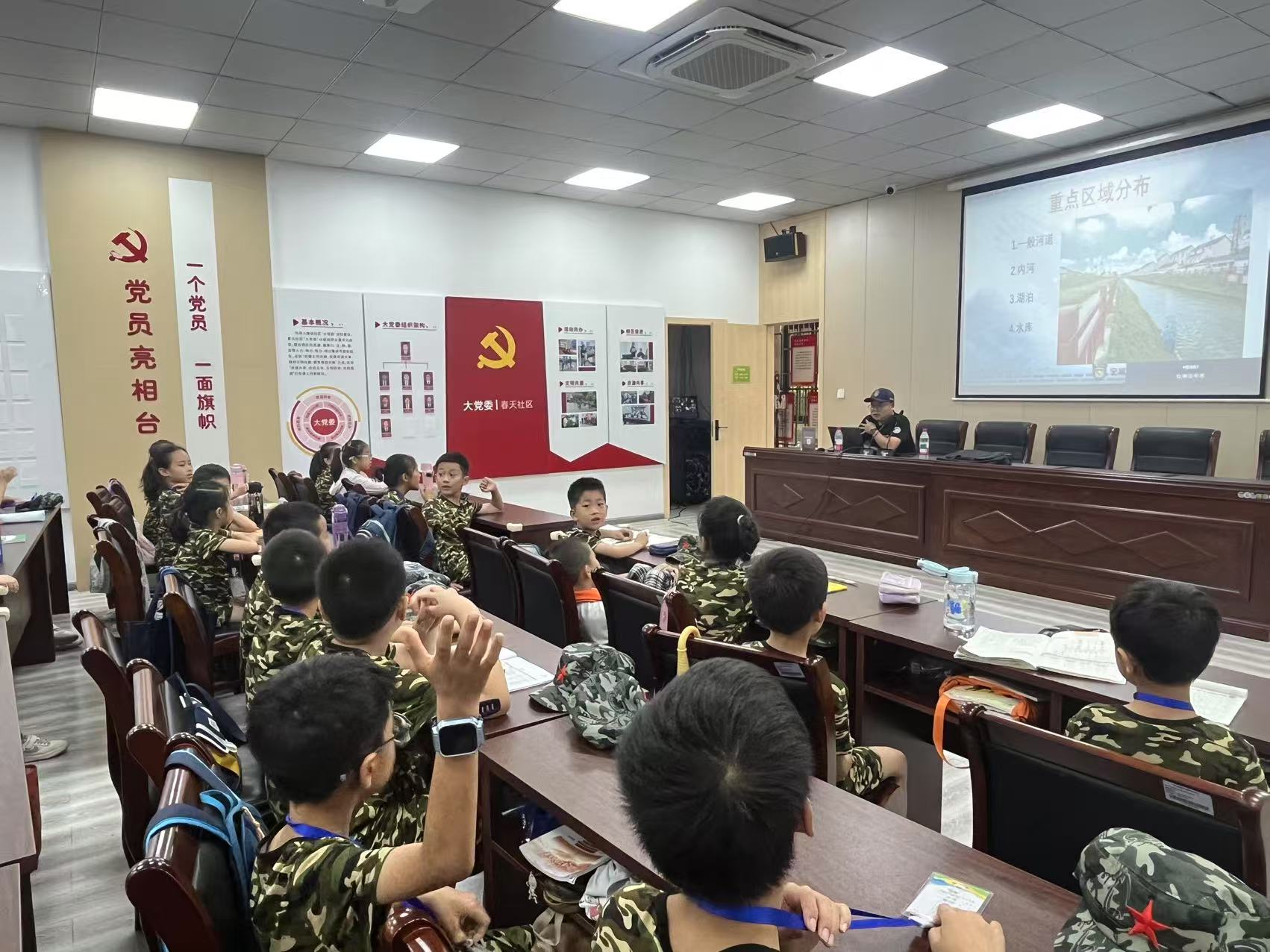 浙江省宁波市奉化区岳林街道春天社区关工委为童心系紧“防溺”安全带