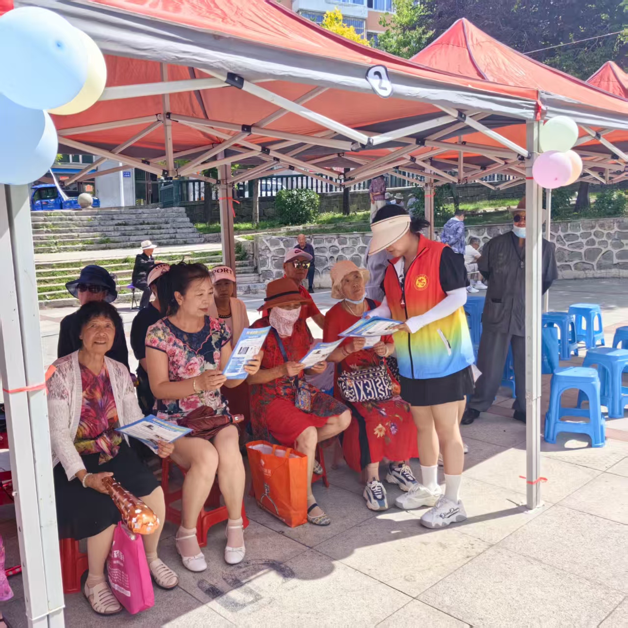 黑龙江省牡丹江市绥芬河市绥芬河镇社会治安综合治理中心与绥芬河镇永安社区关工委共同开展“反邪防邪 共筑科学防线”宣传活动
