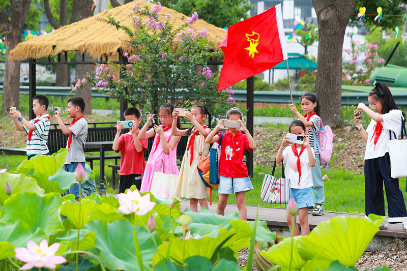 童眼看乡村 镜头定格振兴美