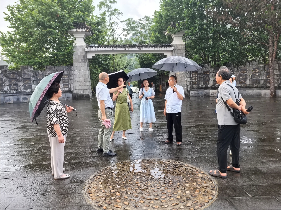贵州省黔南州关工委主任韦祖宏一行到独山调研