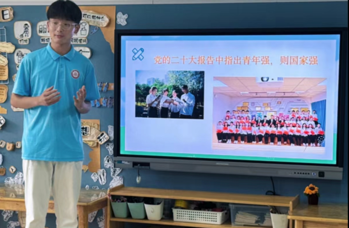 江苏省徐州市铜山区汉王镇泉润路幼儿园关工委聘请山东临沂大学传媒学院关工委组织的“光润沂蒙”影视美育实践团队为孩子们进行红色教育活动