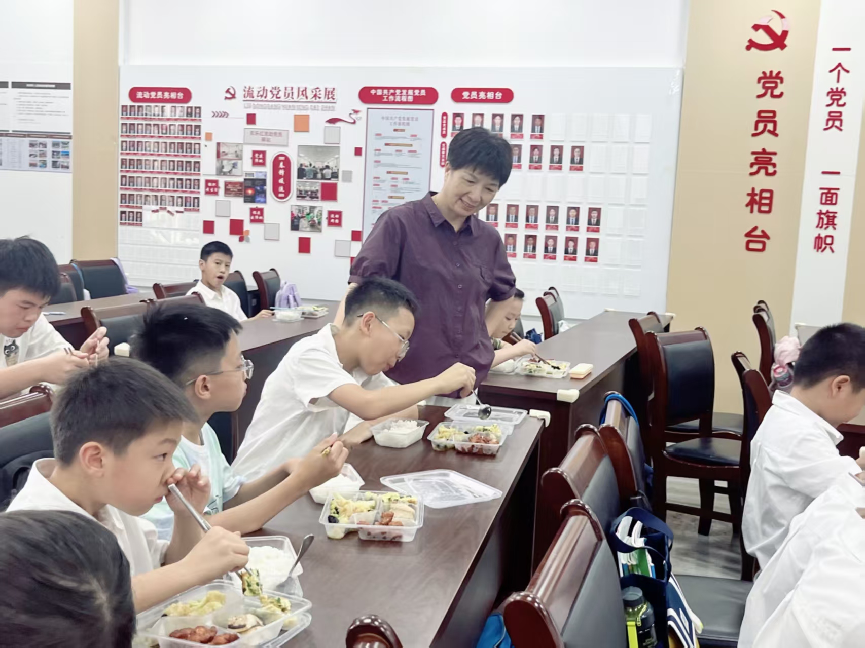 浙江省宁波市奉化区关工委调研春天社区“红苗成长营”暑期“假日学校”工作