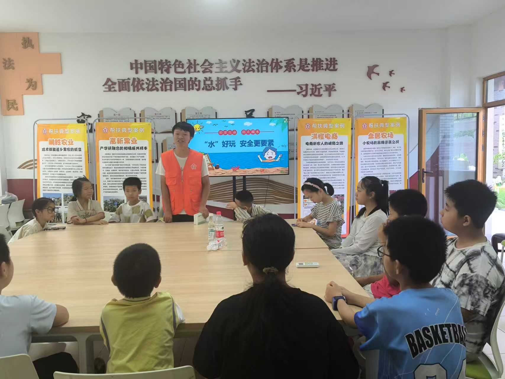 重庆市长寿区龙河镇关工委开展少儿防溺水教育和暑期艺术拓染活动