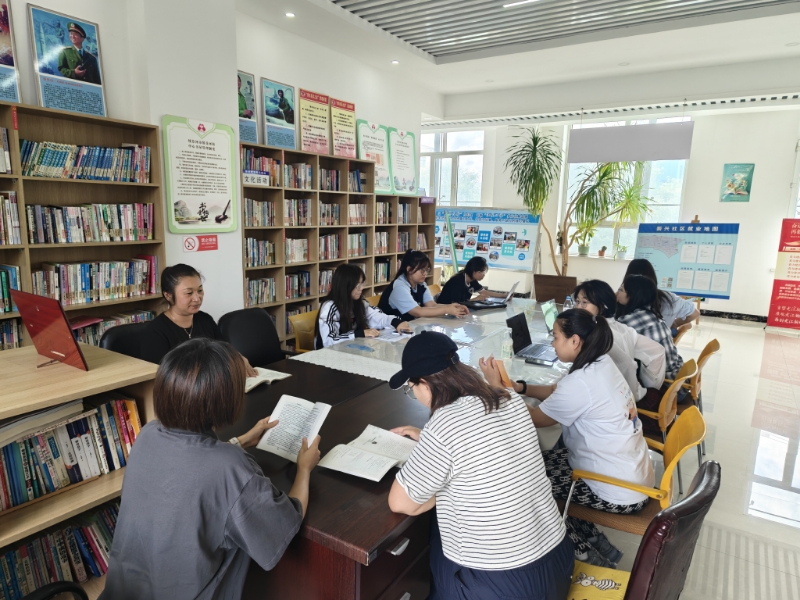 黑龙江省牡丹江市绥芬河市绥芬河镇新兴社区关工委开展“香浸润青春 阅读点亮乡思”返乡大学生全民阅读活动