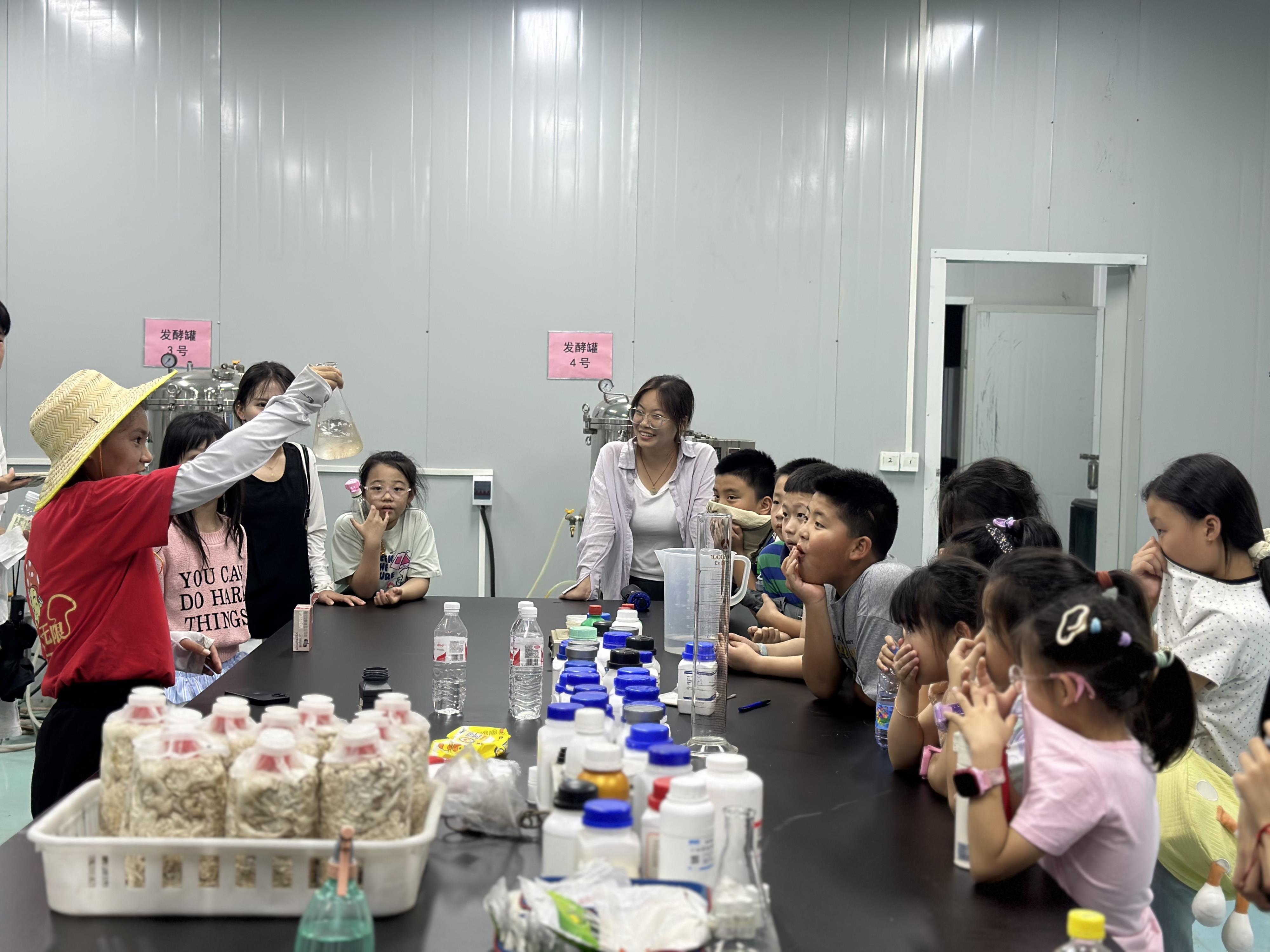 江苏省徐州市经济技术开发区徐庄镇来安村关工委：童眼探菌菇，科技助成长