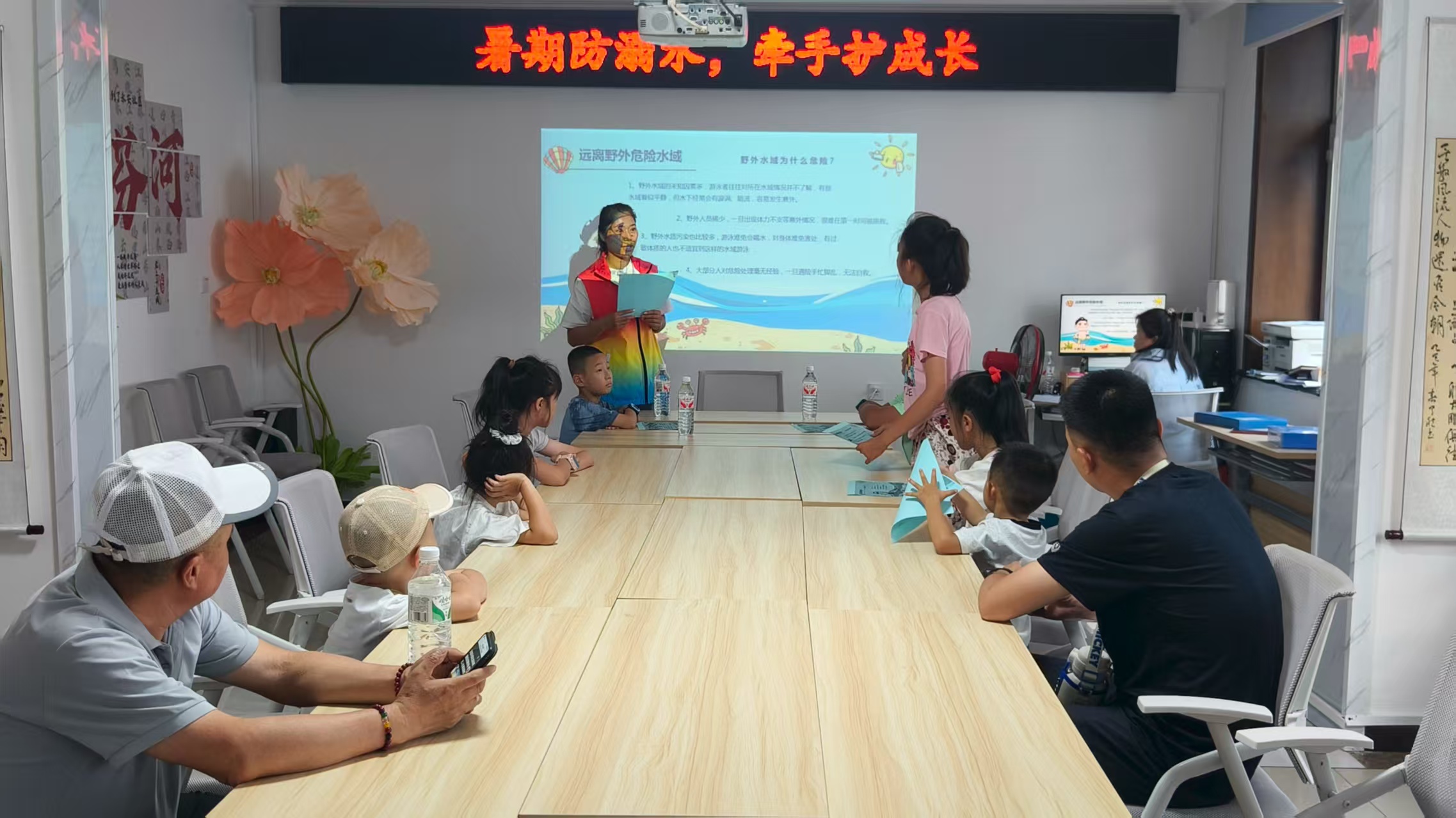 黑龙江省牡丹江市绥芬河市绥芬河镇永安社区关工委开展以“暑期防溺水，牵手护成长”为主题的知识宣传活动