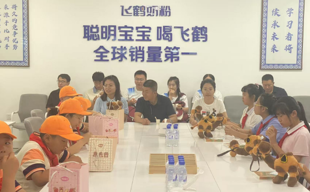吉林省镇赉县关工委组织开展少年儿童手拉手融情夏令营活动