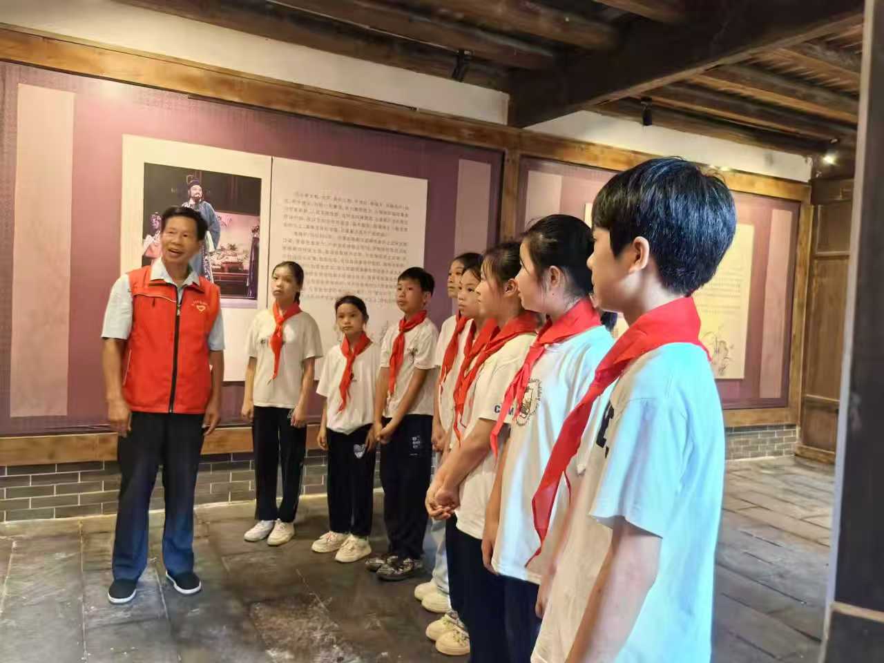 广西壮族自治区贺州市富川瑶族自治县：“家教家风研学活动”让耕读文化与清廉家风润泽童心