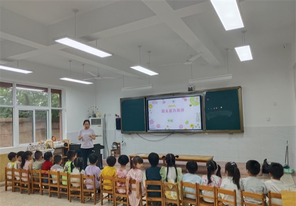 时光不语，成长有迹——江苏省徐州市铜山区刘集镇棉布幼儿园关工委召开学期末班级家长会