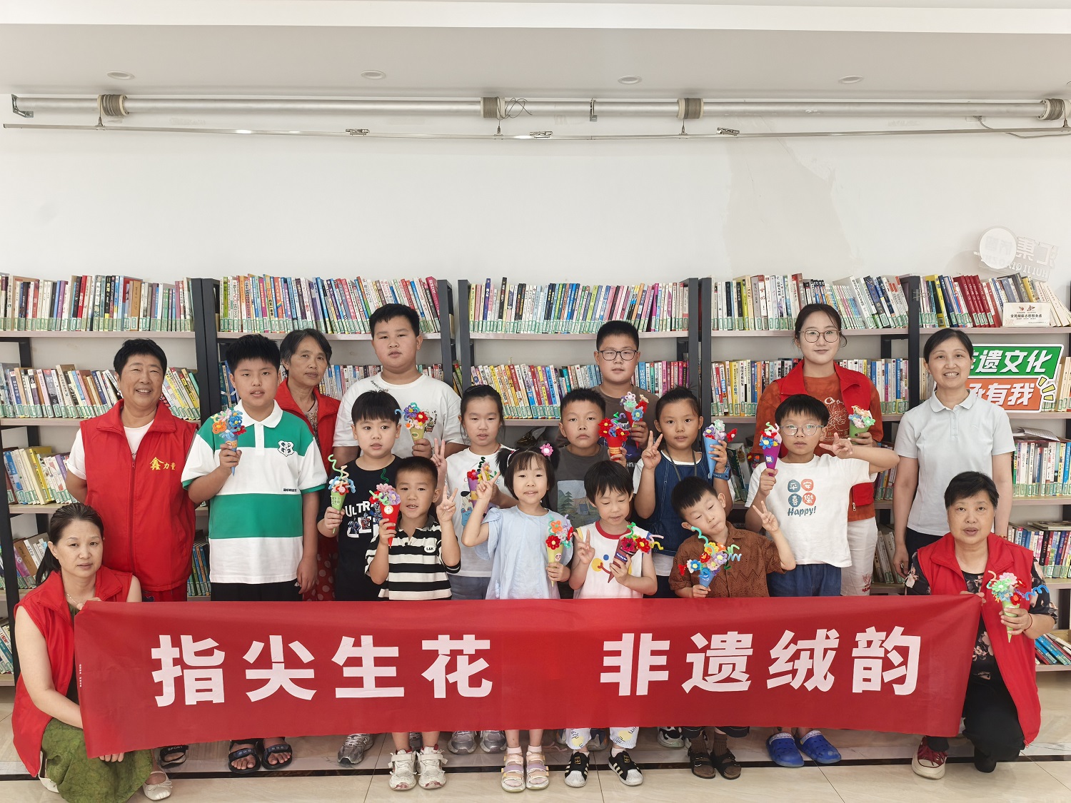 江苏省无锡市惠山区玉祁街道玉鑫社区关工委开展“指尖生花、非遗绒韵”活动