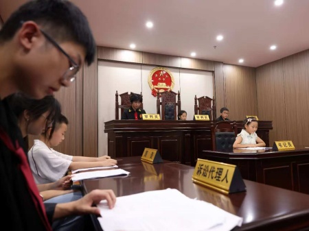 安徽省合肥市包河区义城街道万紫社区关工委开展“模拟法庭进社区”暑假实践活动