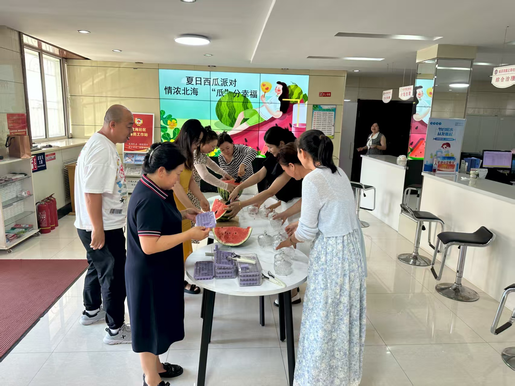 黑龙江省牡丹江市绥芬河市绥芬河镇北海社区关工委联合社区新时代文明实践站和社区工会开展“夏日西瓜派对——情浓北海‘瓜’分幸福”活动