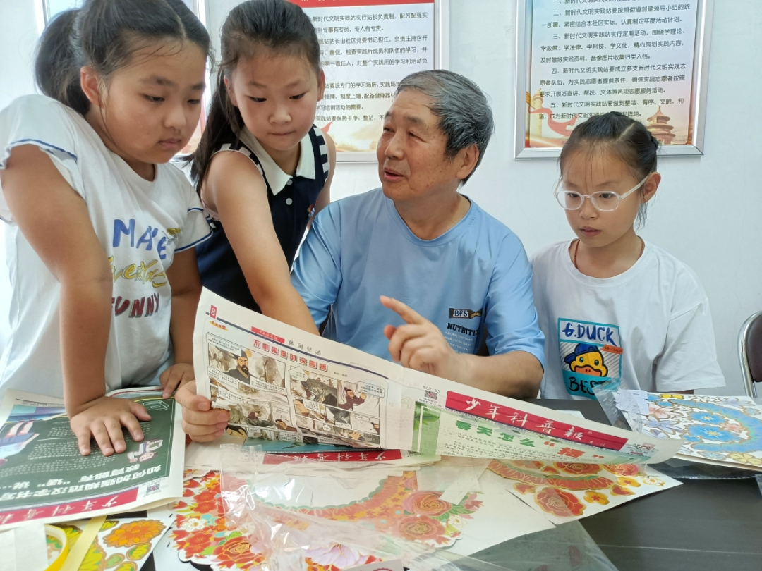 辽宁省抚顺市新抚区富平社区关工委与少年科普报社联合开展“科普进社区”活动