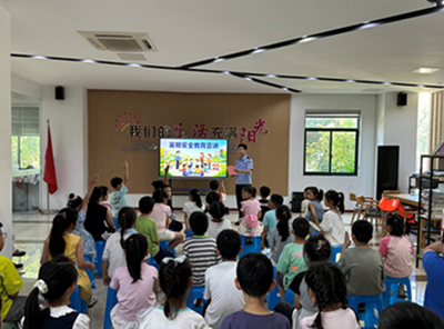 江苏省镇江市京口区四牌楼街道阳光世纪花园社区： 七彩的夏日 —安全“童”行 守护一夏