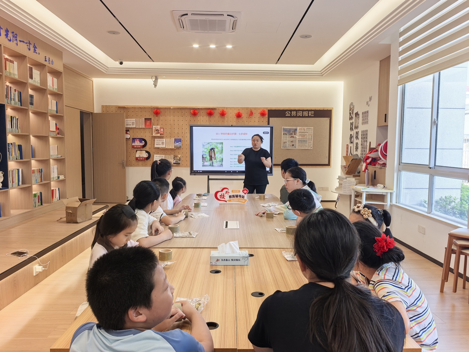 青竹裁雅韵 风铃伴童行——江苏省无锡市惠山区玉祁街道民主村关工委开展手工实践活动