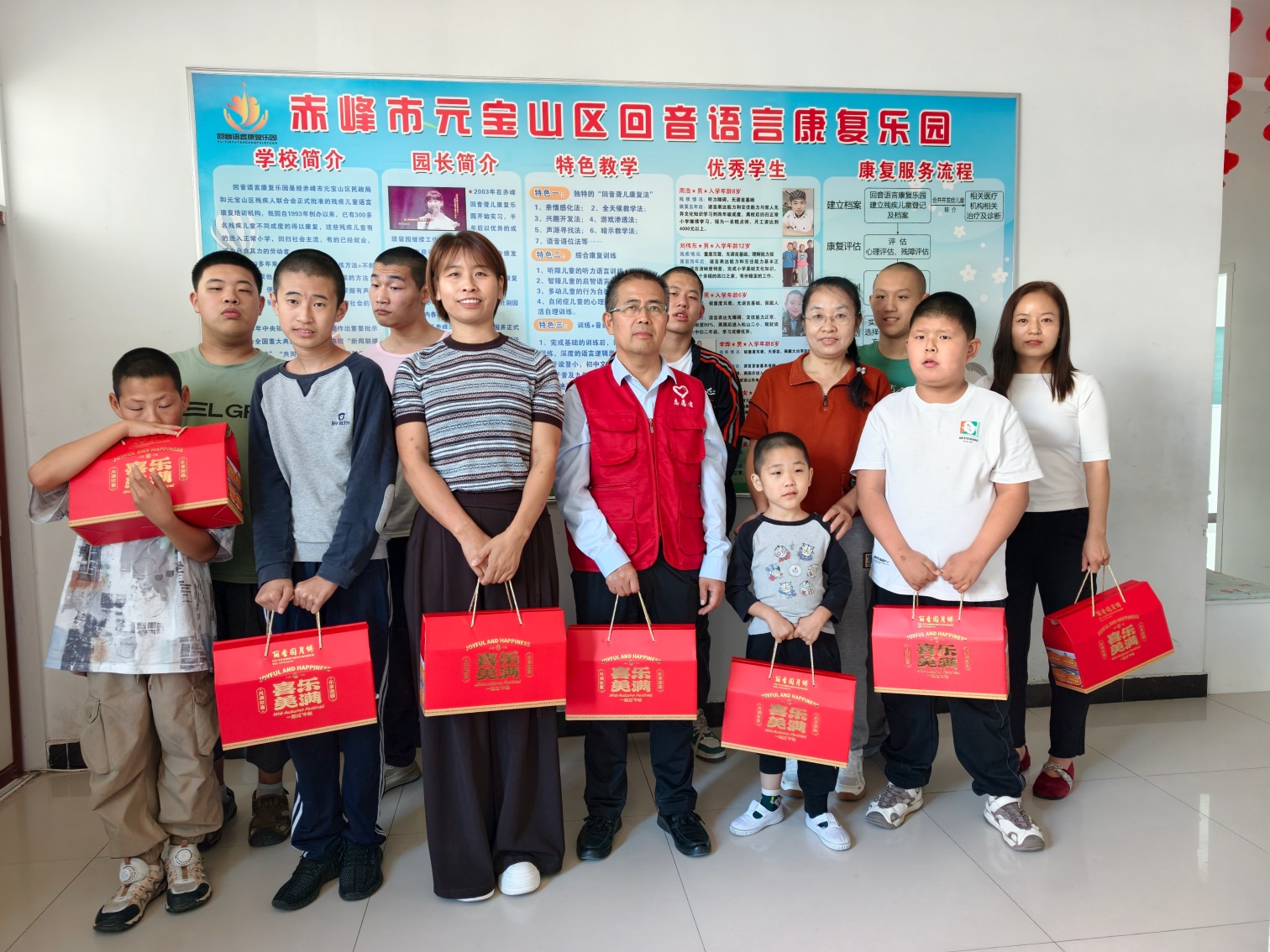 银发映初心 大爱护青苗——内蒙古赤峰市元宝山区草原蓝哈达协会关工委“最美五老”孙景山慰问教师