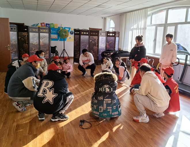 1707183753658796.jpg 元宝山区西城街道王府社区欢度寒假 运动“童”行活动照片3_副本.jpg