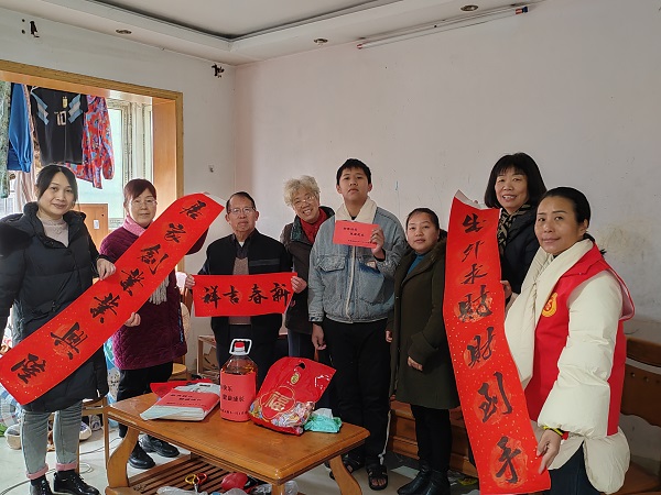 1707188810605742.jpg 慰问万达社区困境儿童.jpg