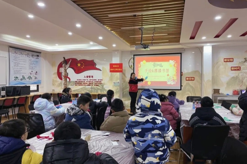 1708217331914301.jpg 江苏省南京市玄武区锁金村街道锁四社区关工委开展非遗漂漆体验活动(1).jpg