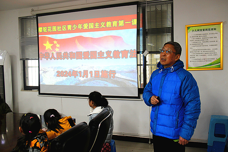 1708361316309961.jpg 玄武区玄武湖街道樱驼花园社区关工委组织青少年冬令营活动之“听红船故事,做红船模型”(2).jpg
