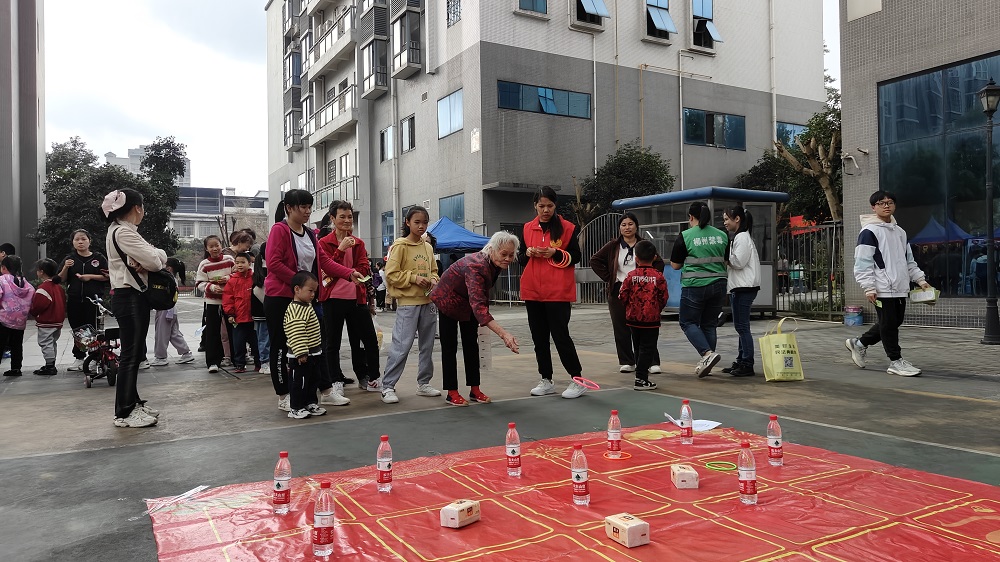 1708510491654284.jpg 2024年2月20日上午,响水社区关工领导小组在桥都小苑小广场开展“喜迎元宵 追忆童年”元宵节游园活动 (2)1.jpg