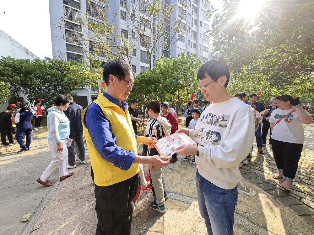 1708573894340188.jpg 发放宣传资料1.jpg