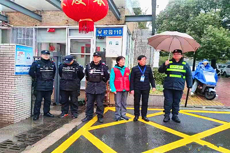 1708651156541880.jpg 玄武湖街道关工委联合组织“五老”志愿者助力中小学生新年开学季(2).jpg