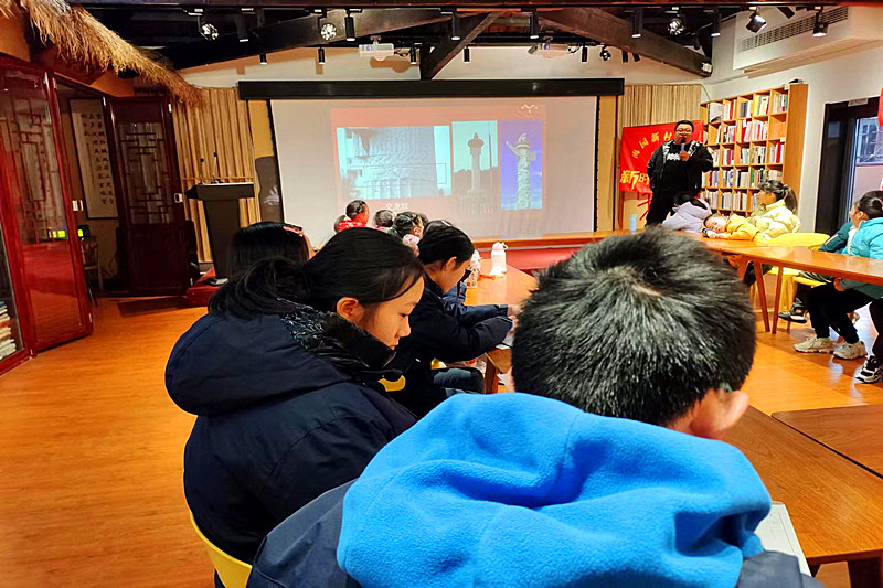 1708826678490347.jpg 江苏省南京市玄武区梅园新村社区关工委开展“书香伴寒假,阅读随我行”护苗阅读活动 (2).jpg