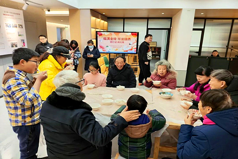 1709257357579452.jpg 江苏省南京市玄武区台城花园社区关工委开展“趣味猜灯谜,欢喜闹元宵”元宵节活动(2).jpg