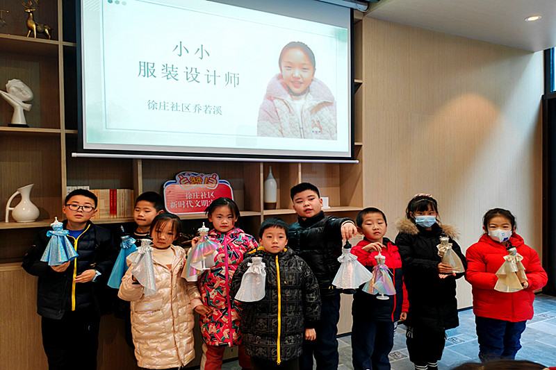 1709337303860543.jpg 江苏省南京市玄武区徐庄社区关工委开展青少年艺术小课堂之儿童服装设计活动 (4).jpg