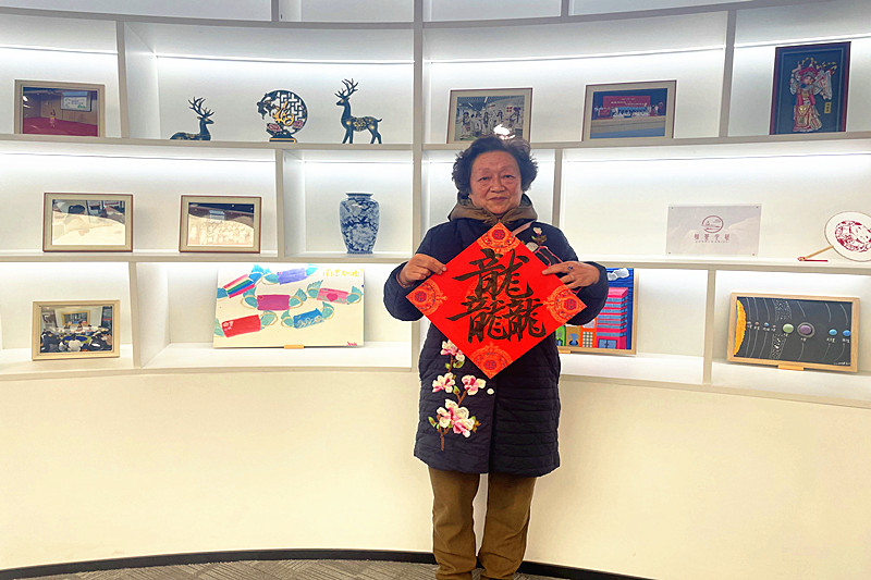 1709337556160199.jpg 江苏省南京市玄武区政协委工委走进社区开展“文化进社区,新春送祝福”活动(3).jpg
