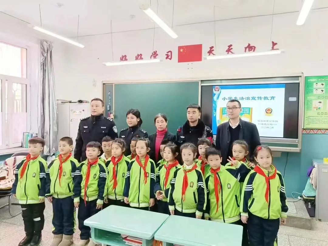 育英小学法治图片002.jpg