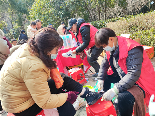 1709609149676123.jpg 学雷锋 树新风 践行动 (1).jpg