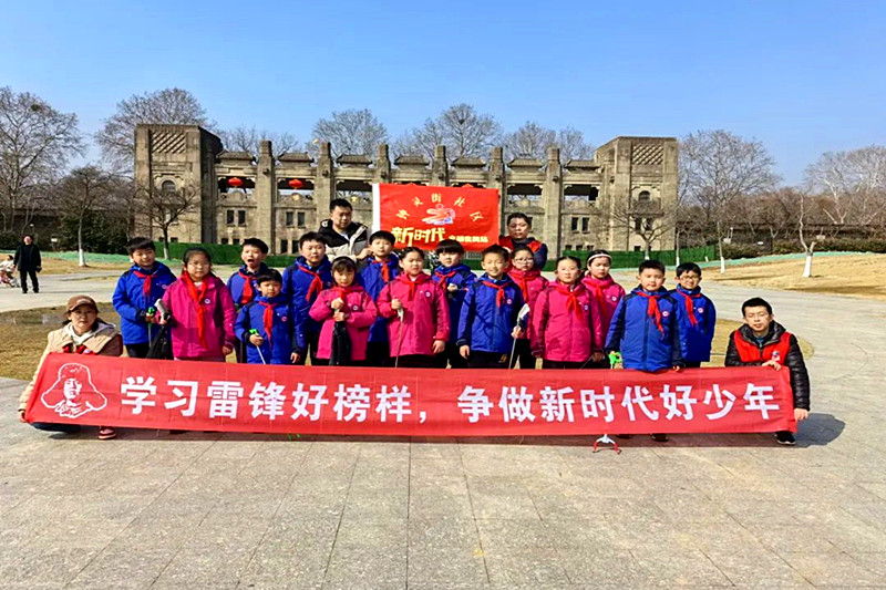 1709639862593133.jpg 江苏省南京市玄武区钟灵街社区关工委开展“学习雷锋好榜样,争做新时代好少年”活动(3).jpg