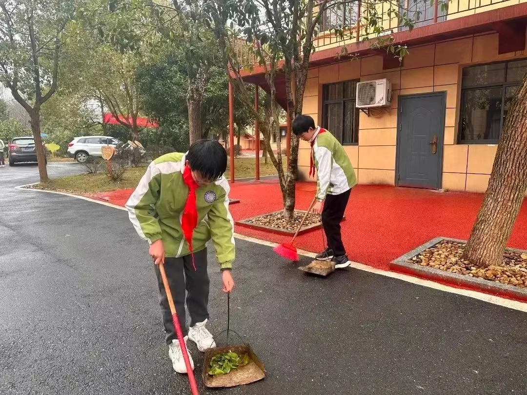 1709798417884964.jpg 3.6十六中学雷锋.jpg
