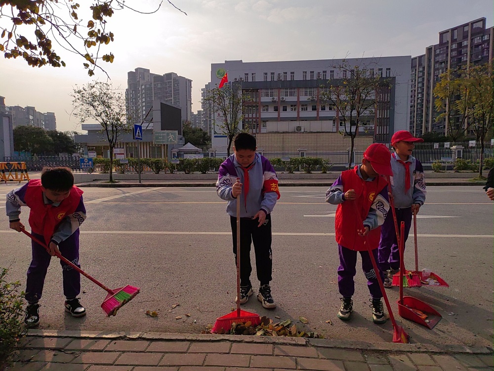 1709804611749377.jpg 2024年3月7日上午柳州市鱼峰区响水社区关工领导小组联合柳石路第四小学开展“学雷锋·文明实践我行动”志愿服务活动 (5)1.jpg