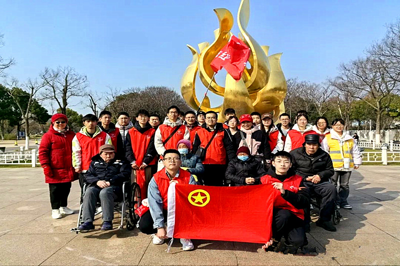 1709862041723631.jpg 江苏省南京市玄武区锁三社区关工委开展“弘扬雷锋精神,绽放时代光芒”志愿服务活动(2)_.jpg