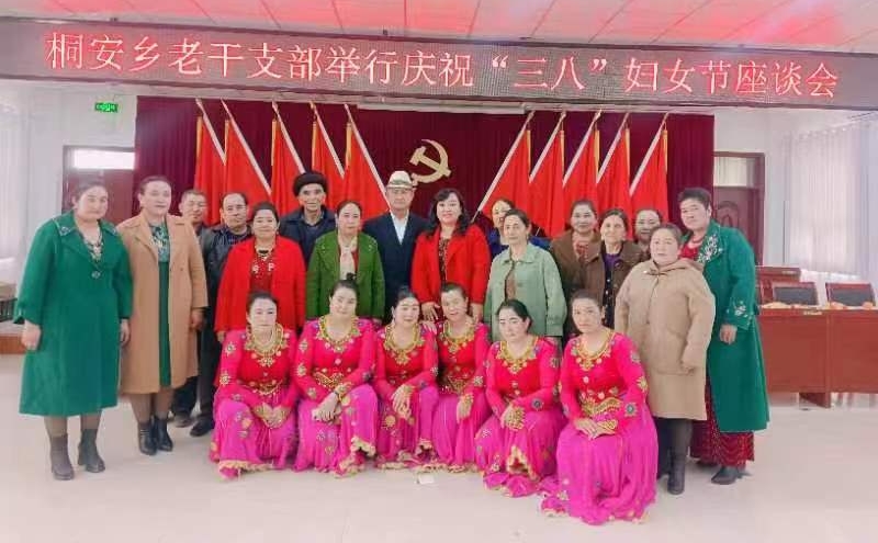 1709862254608651.jpg 座谈会合影.jpg