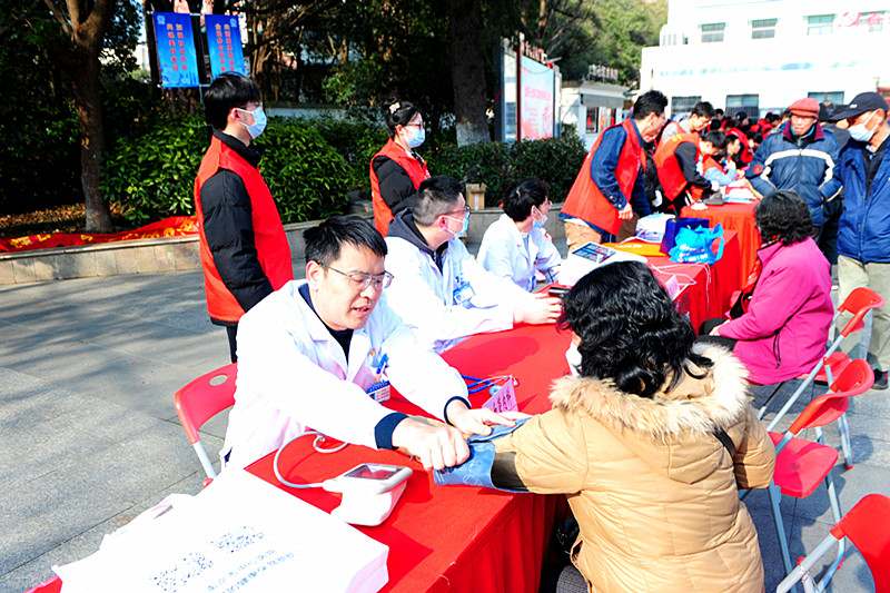 1709937522969482.jpg 玄武区玄武湖街道樱驼花园社区关工委联合开展“学雷锋”志愿服务广场活动(4).jpg