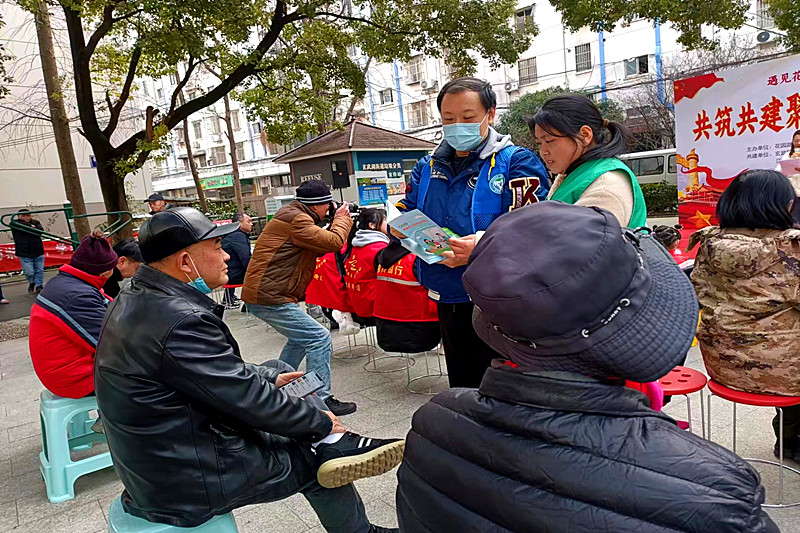 1709937868234650.jpg 江苏省南京市玄武区花园路社区关工委开展“垃圾分类,你我同行” 为主题的学雷锋活动(4).jpg