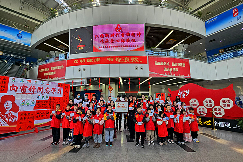 1710024580632908.jpg 江苏省南京市交通运输系统关工委开展“学雷锋 文明实践我行动”志愿服务(2)_副本.jpg