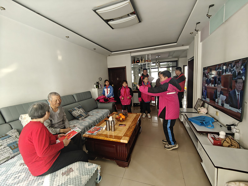 1710124709124151.jpg 元宝山区东城街道新华社区学雷锋活动照片4jpg_副本.jpg