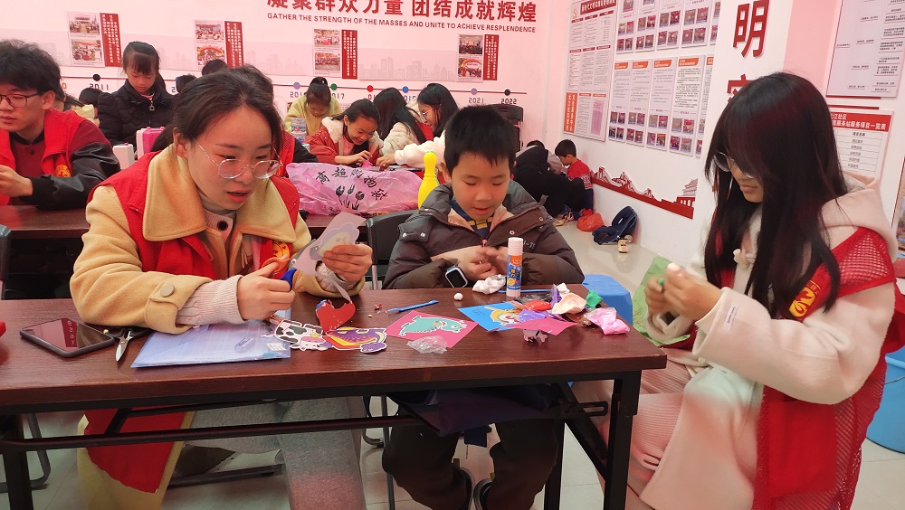 1710150894854076.jpg 元江社区青少年校外学习站开展“旧物改造换新颜 传递‘心’能量”学雷锋主题活动41.jpg