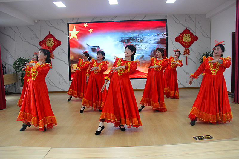 江苏省南京市玄武区关工委联合开展庆“三八”妇女节广场舞交流展演活动(2).jpg