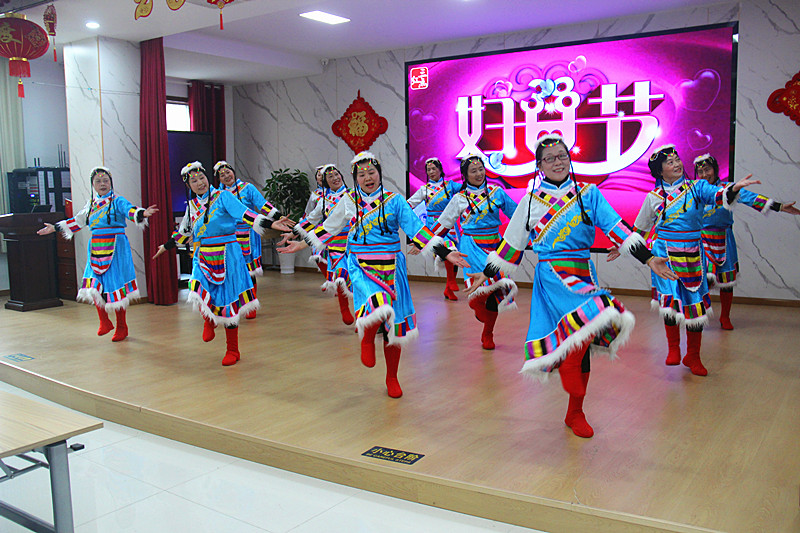 江苏省南京市玄武区关工委联合开展庆“三八”妇女节广场舞交流展演活动(9).jpg