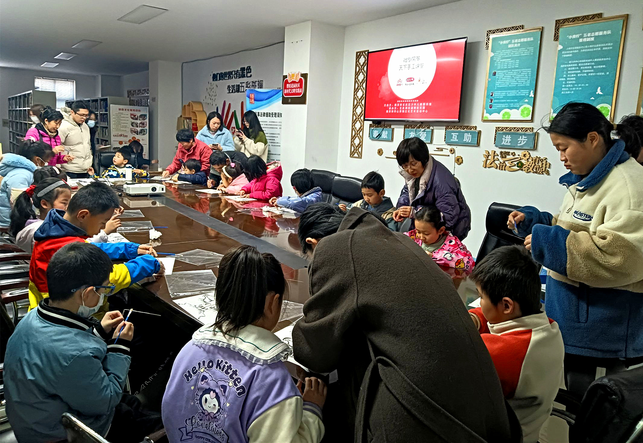 1710285694479931.jpg 玄武湖街道樱驼花园社区关工委开展青少年“微型风筝”手工制作活动(2).jpg