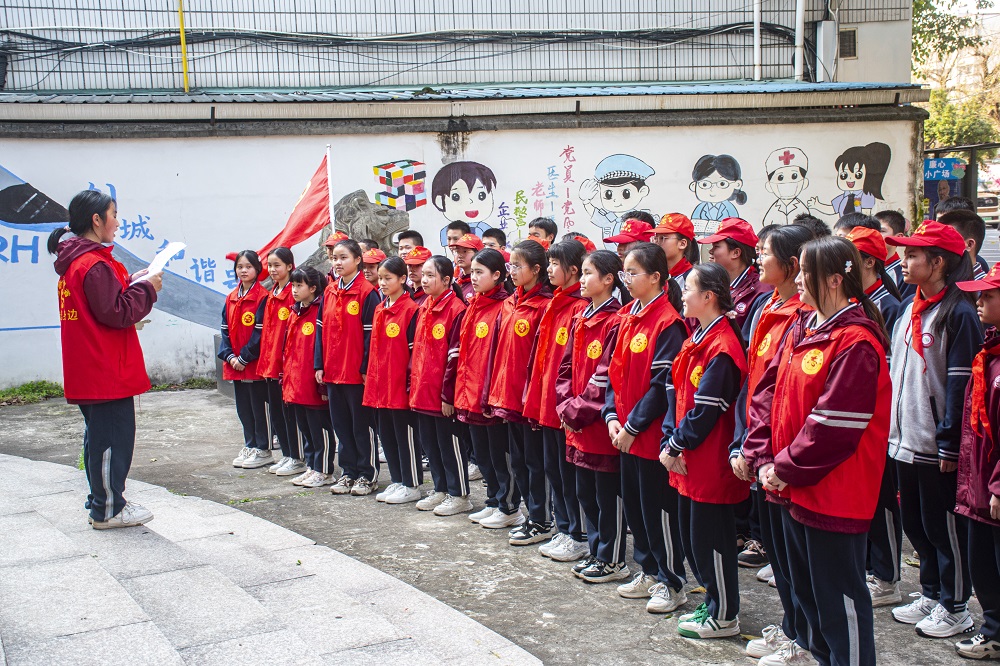 1710323243119040.jpg 宣讲雷锋事迹11.jpg